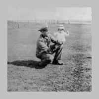 022-0557 Karpau - Onkel Fritz Rosmaity aus Gelsenkirchen auf Besuch, mit Klaus Rosmaity im Jahre 1942.jpg